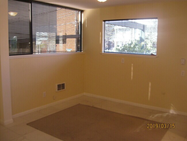 Building Photo - 1551 Building