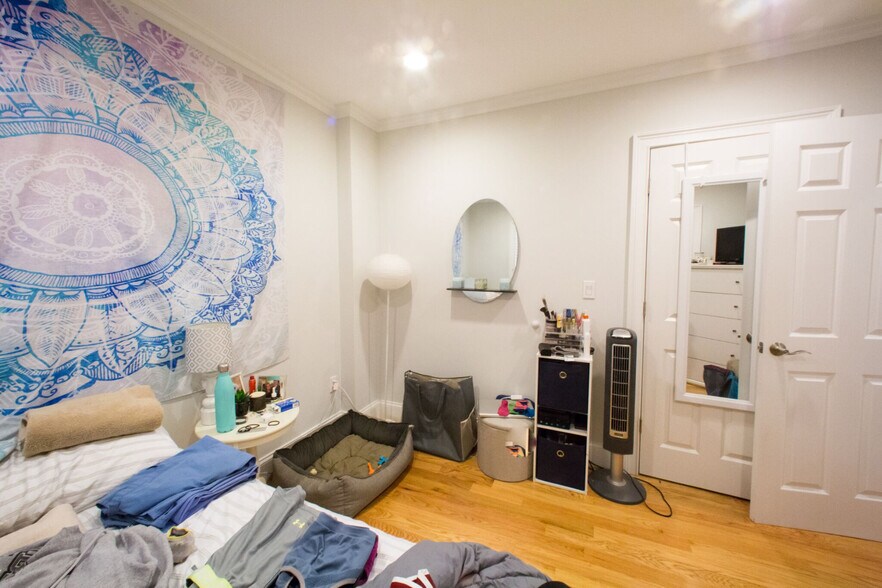 Building Photo - 35 Long Ave