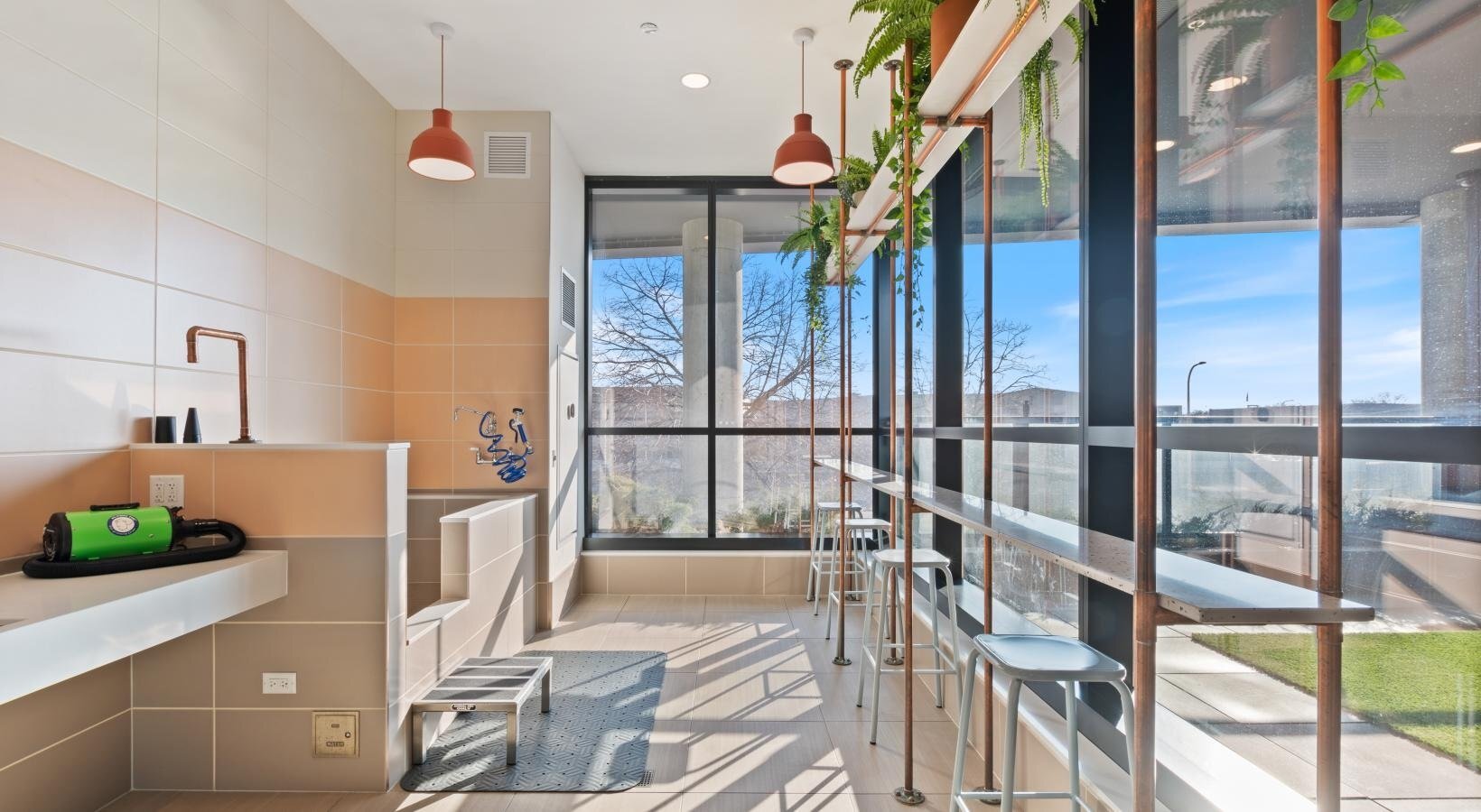 Building Photo - 1117 W Van Buren St