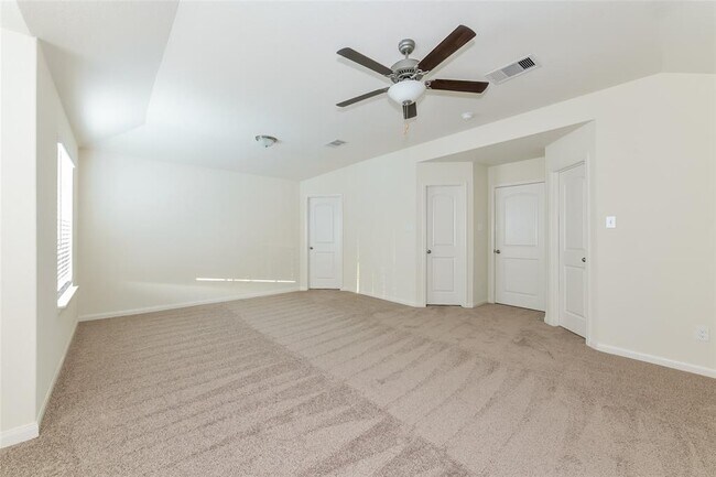 Building Photo - 27053 Leonardo Dr