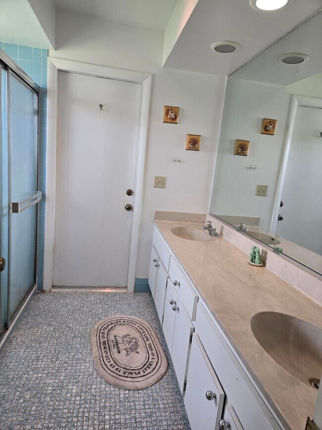 Building Photo - 8245 Whitewood Cove E