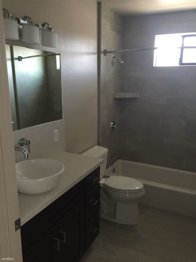 Building Photo - 1203 Mission St