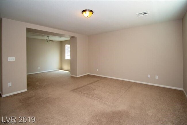 Building Photo - 6037 S Moonlight Beach