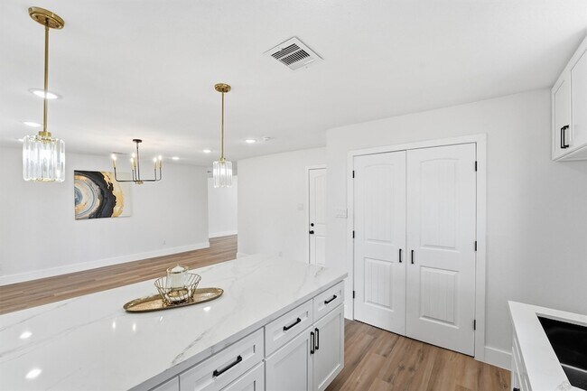 Building Photo - 3714 Brookmeade Dr