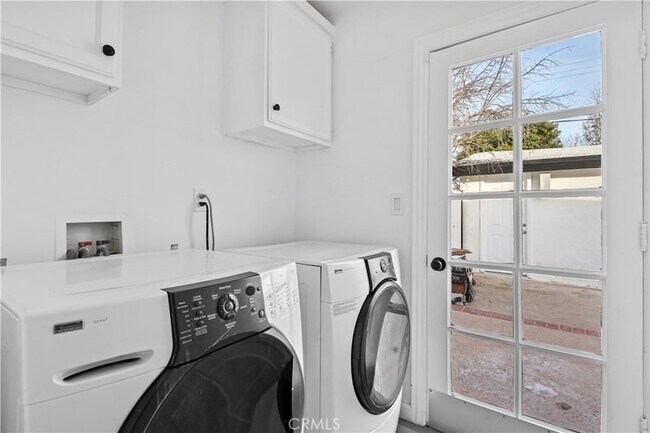 Building Photo - 5942 Graves Ave