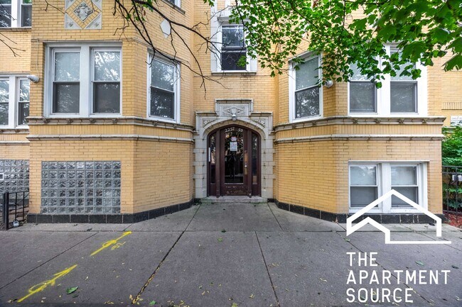 Building Photo - 2257 W Rosemont Ave