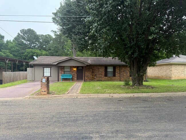 Primary Photo - 304 Patriot Cir