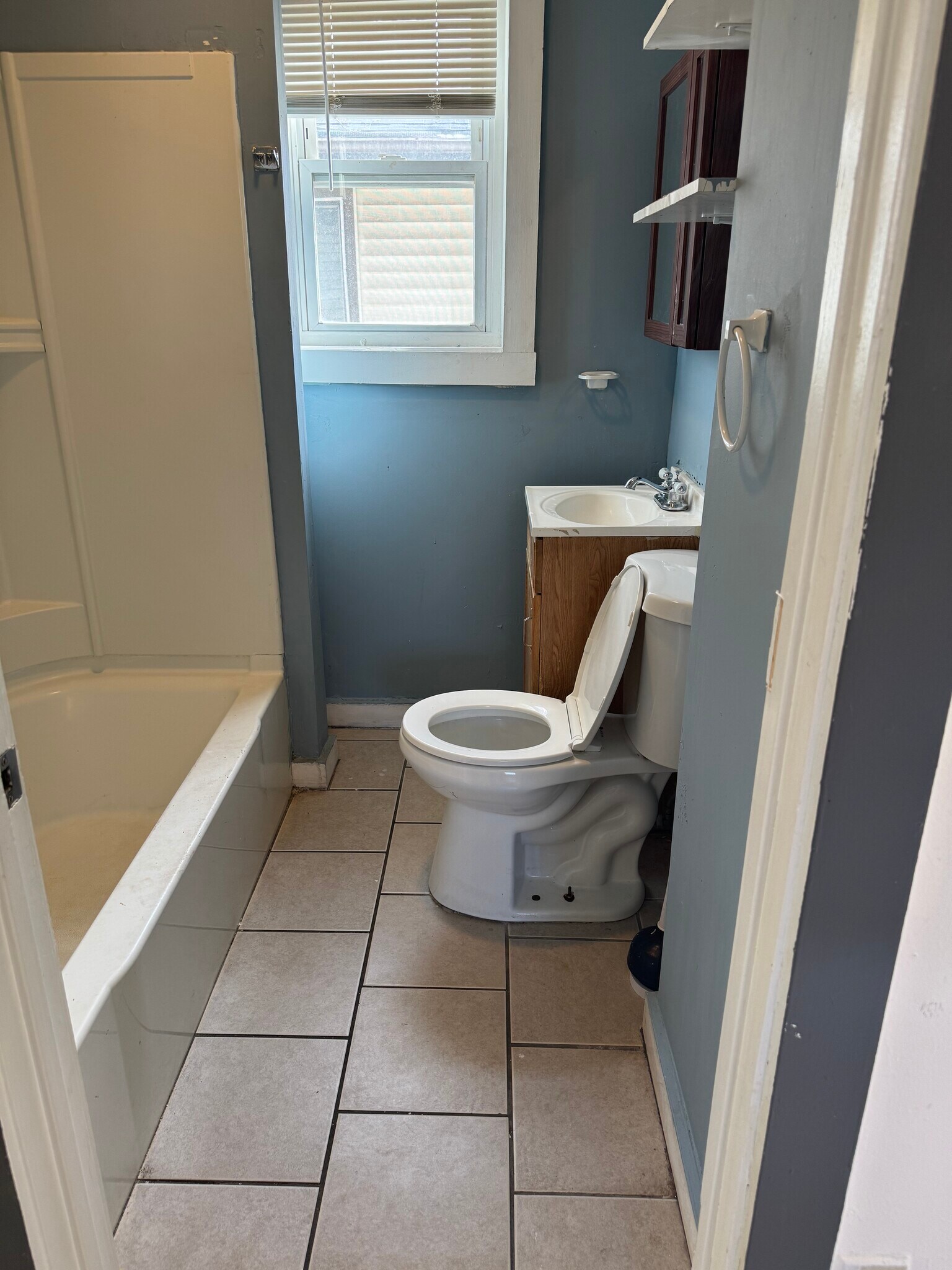 Building Photo - 27 Lilac St