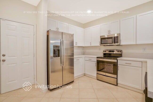 Building Photo - 132 NE 27th Terrace