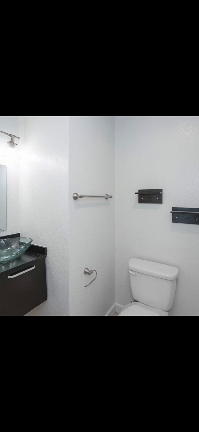 Building Photo - 1031 Mariposa St