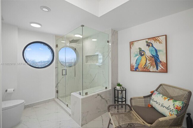 Building Photo - 1000 W Island Blvd