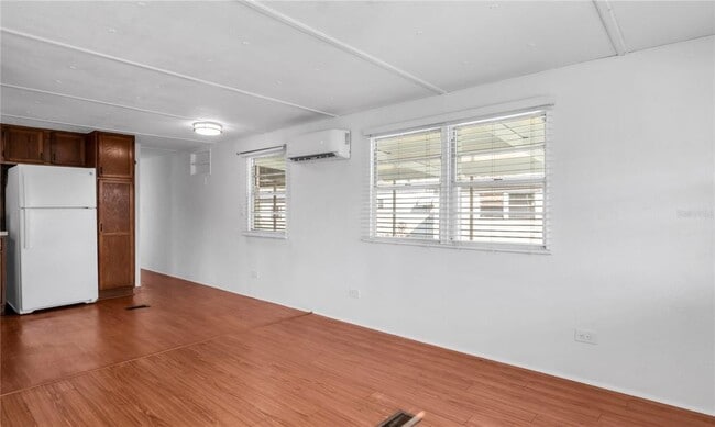 Building Photo - 209 50th Avenue Plaza E