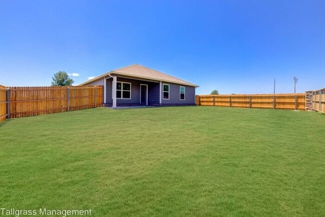 Building Photo - 4/2/2 in Broken Arrow!
