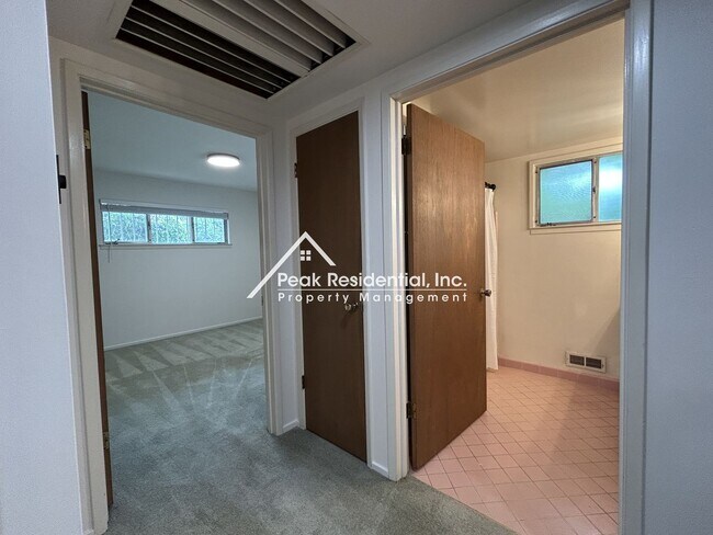 Building Photo - Charming 3 bedroom 2 bathroom House!