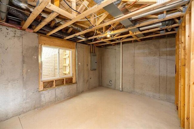Building Photo - Brand new 3BR /2.5BA Home - Available now!