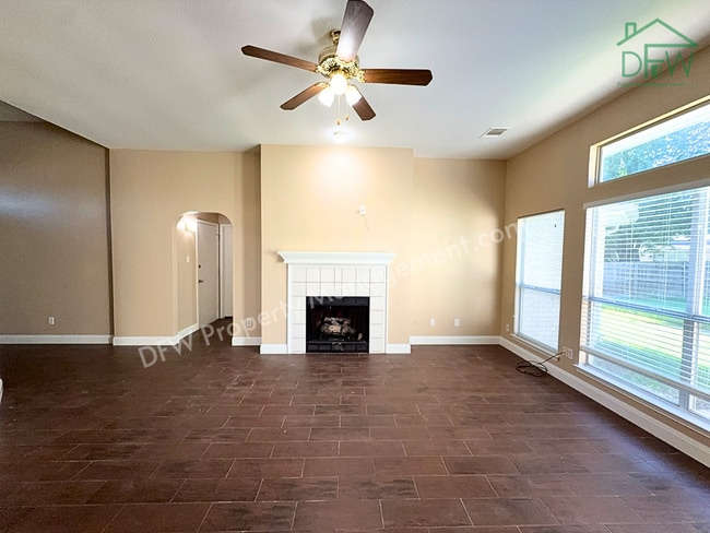 Building Photo - Charming Single-Story Home with Fireplace & Island Kitchen in Cedar Hill!