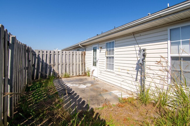 Building Photo - 113 Ginkgo Ln