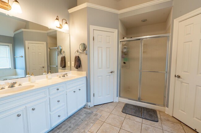 Building Photo - Spacious 4-Bedroom Home in North Bossier –...