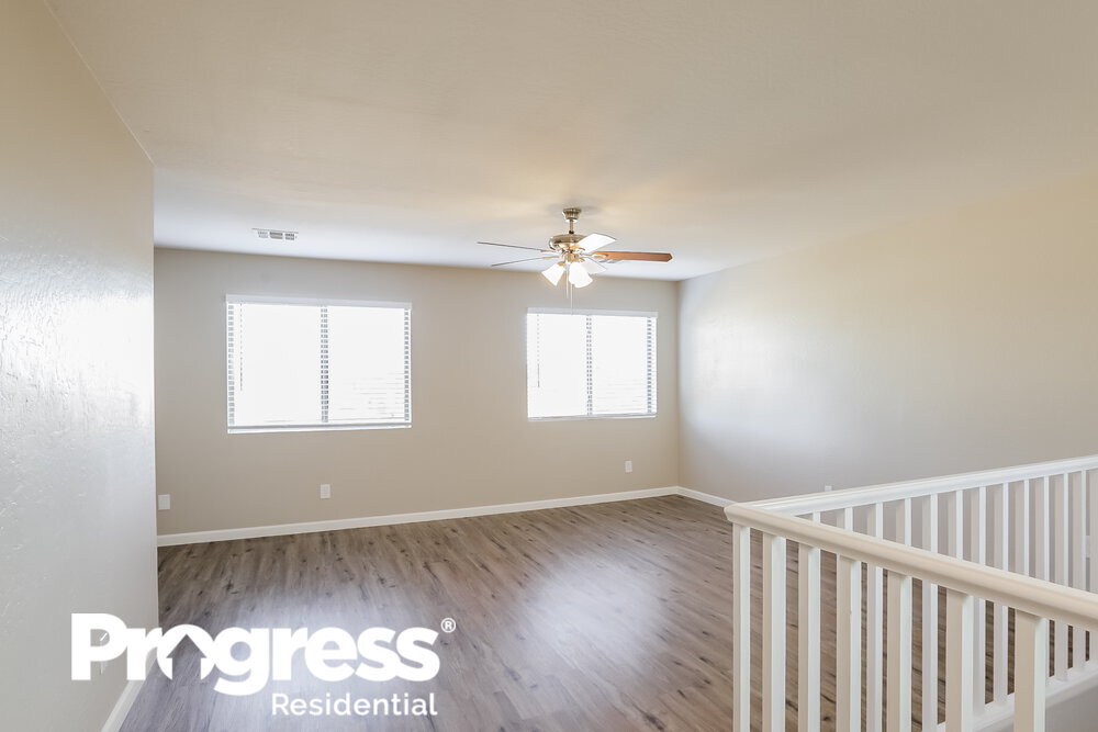 Building Photo - 6736 W Desert Ln