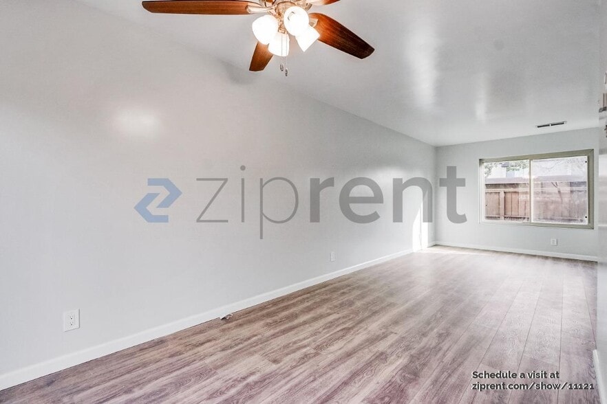 Building Photo - 1805 Primavera Dr