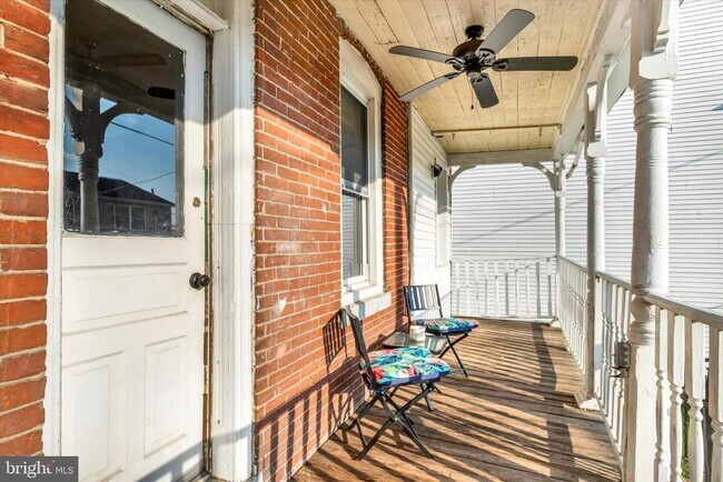 Building Photo - 205 Hermitage St