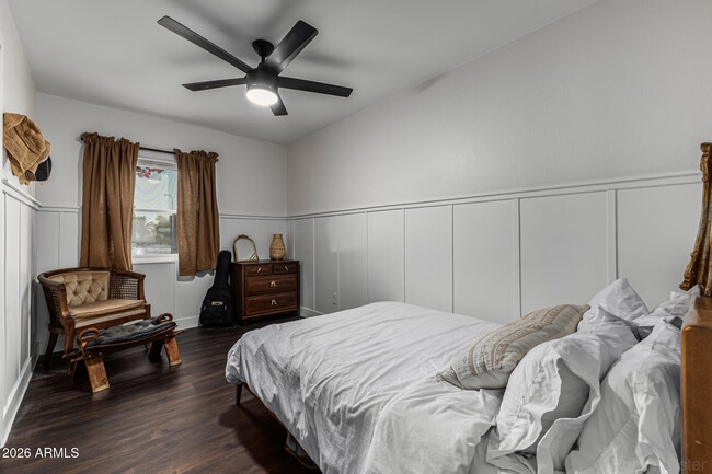 Building Photo - 2200 N Los Altos Dr