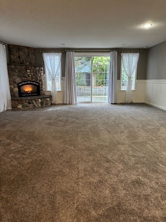 Building Photo - Burlington 3 Bed 2 Bath Home in quiet neighborhood