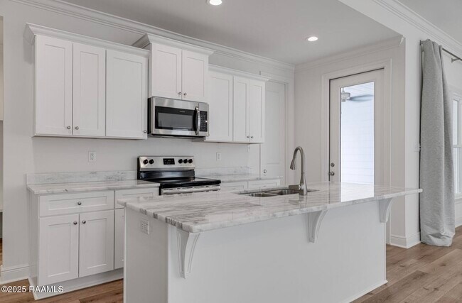 Building Photo - 211 Alpine Dr