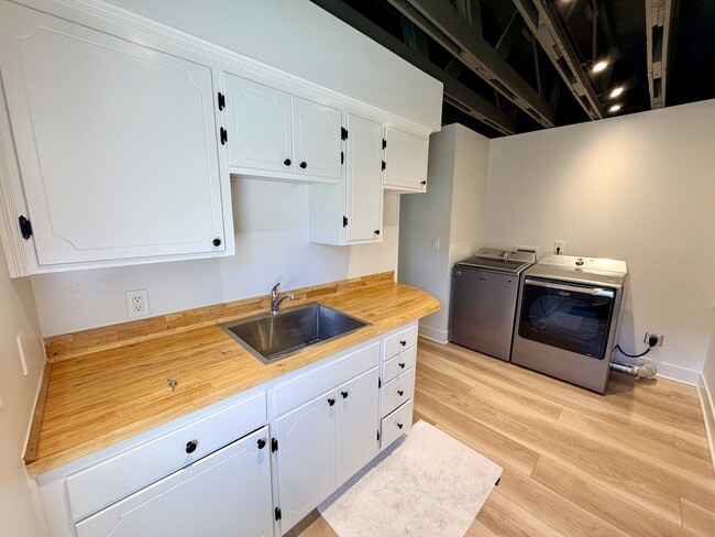 Building Photo - 2949 S 78th St