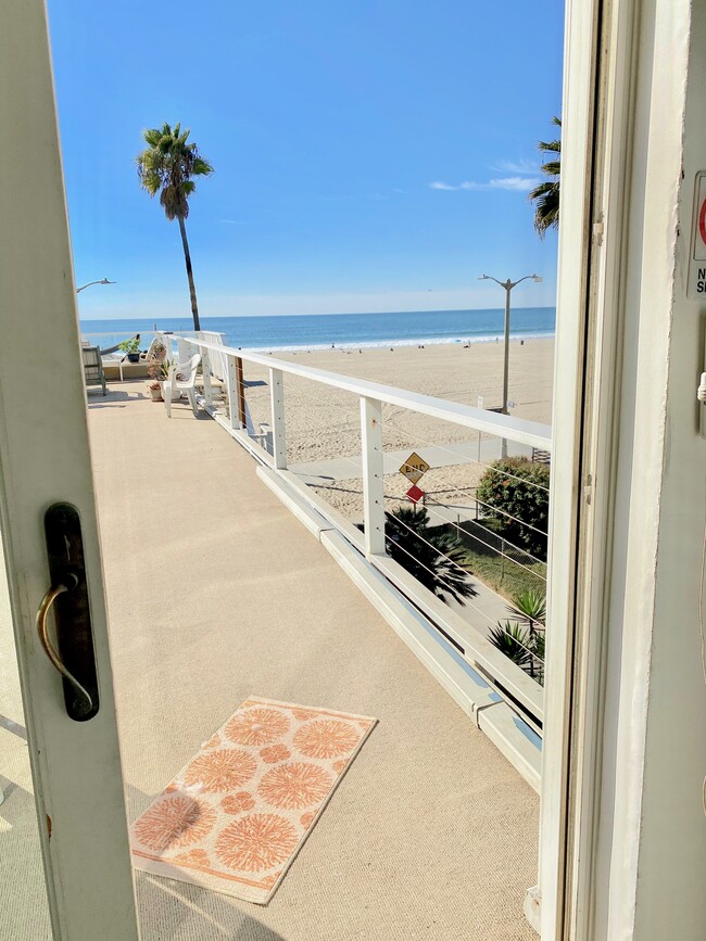 Building Photo - 3003 Ocean Front Walk