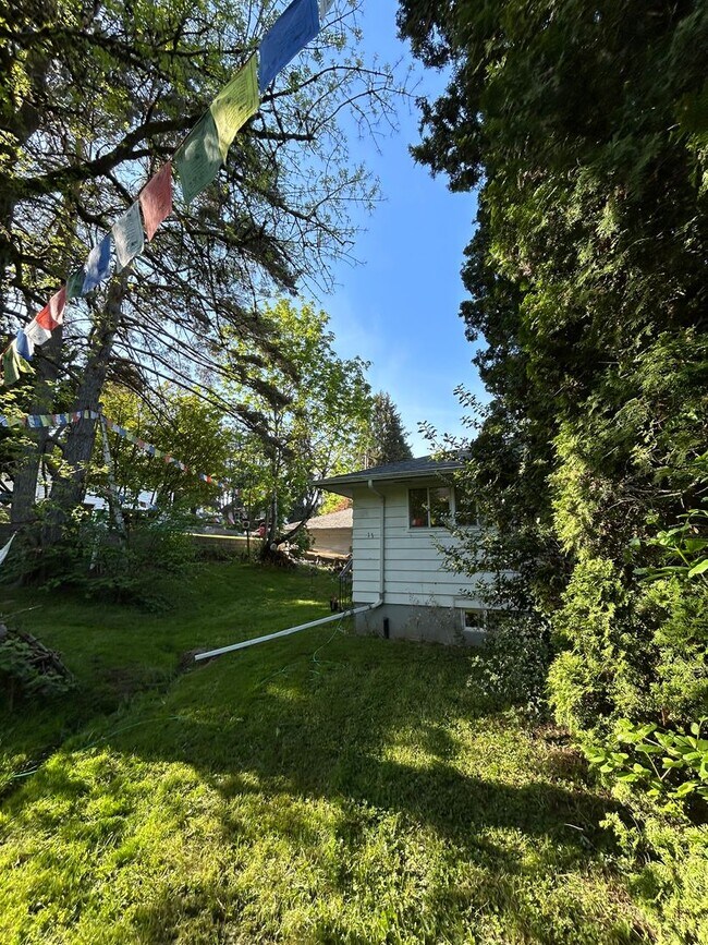 Building Photo - dege01