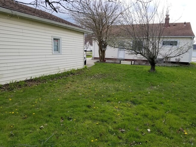 Building Photo - Mayfield Hts Ranch for Rent