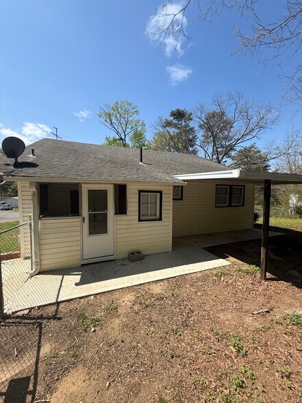 Building Photo - 941 McDonald Chapel Rd