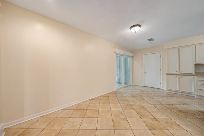 Building Photo - 3702 Malone Dr