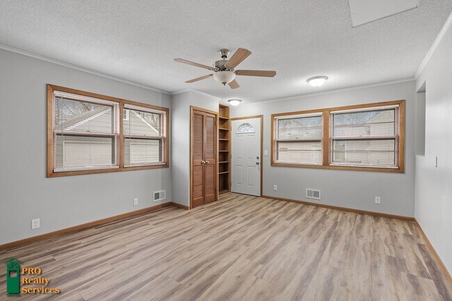 Building Photo - 4 Bedroom Home **Half Off August Rent with...