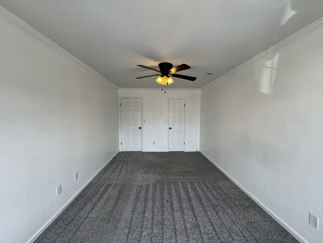 Building Photo - Cozy 3BR Townhome!