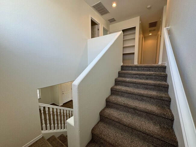 Building Photo - 4 Bedroom - 2.5 Bath - 2485 Sq. Ft - Sahuarita