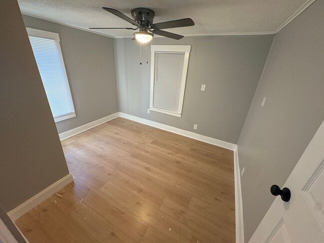 Building Photo - Cottage Home 2/2 Overlooking Lake Euclid in Leesburg