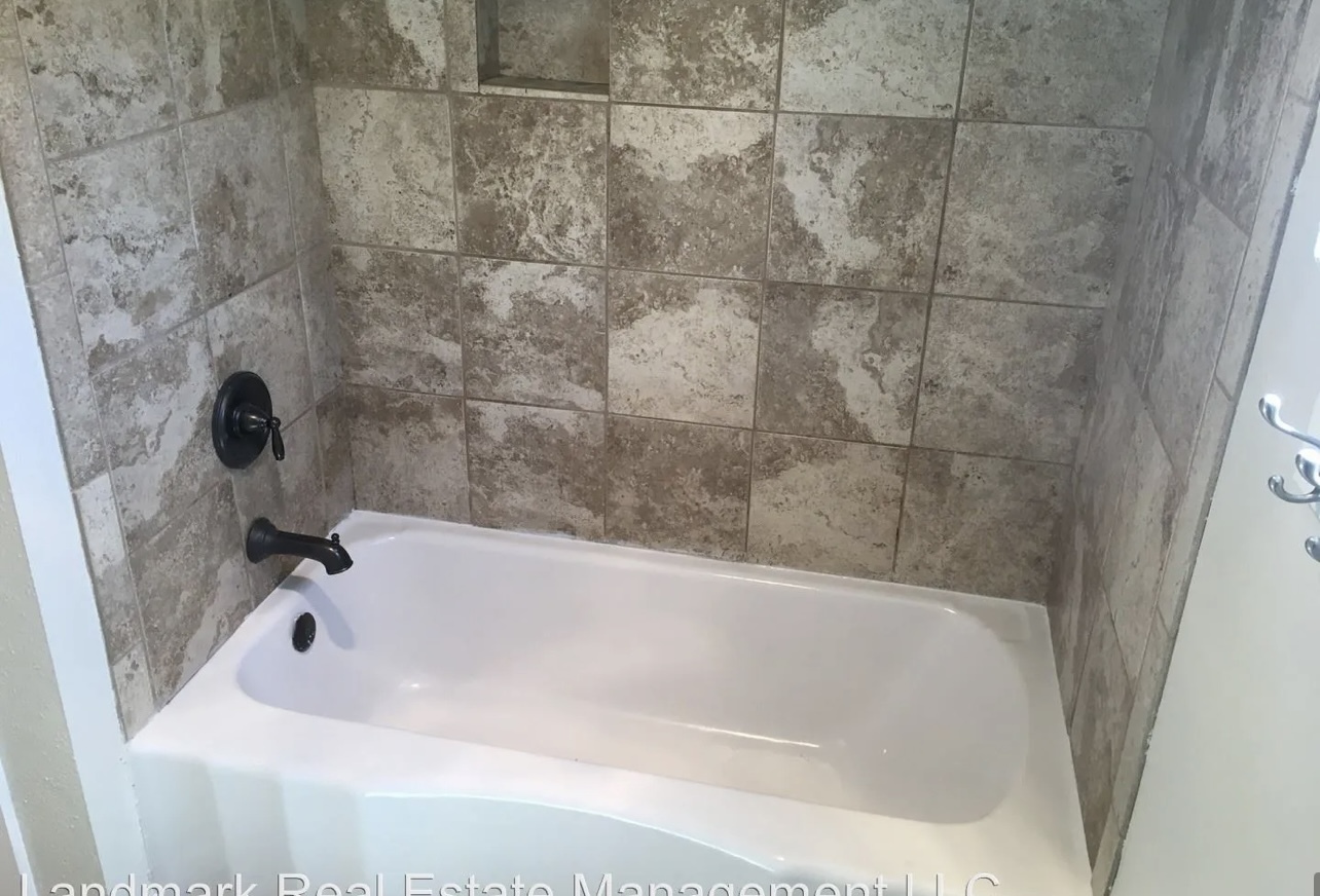 Main bath - 919 E McLeod Rd