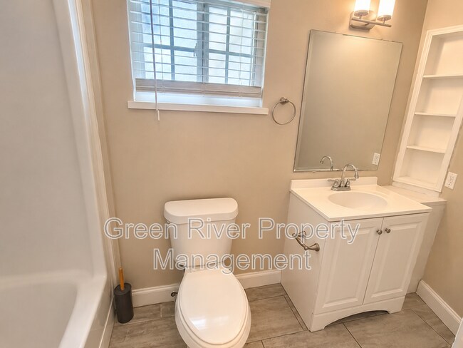 Building Photo - 146 Phoenetia Dr