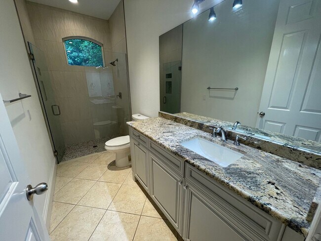 Building Photo - ANNUAL RENTAL - 3 BEDROOM + DEN/ 3 BATH SP...