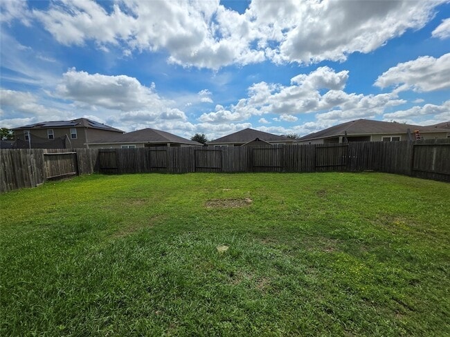 Building Photo - 723 Crystal Lakes Dr