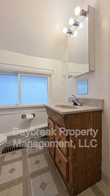 Building Photo - 912 9th St N