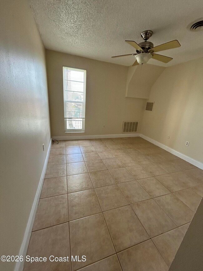 Building Photo - 310 Taylor Ave