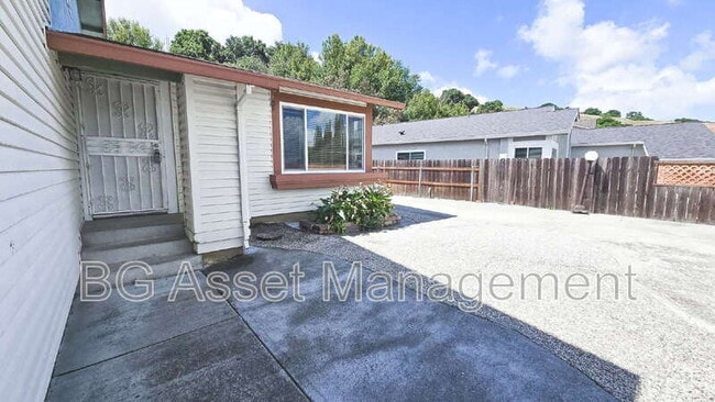 Building Photo - 322 Falcon Way