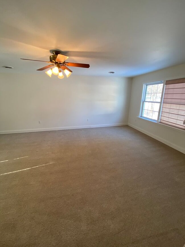 Building Photo - Stunning 3 Bedroom Home with Barn and Over 3 Acres!