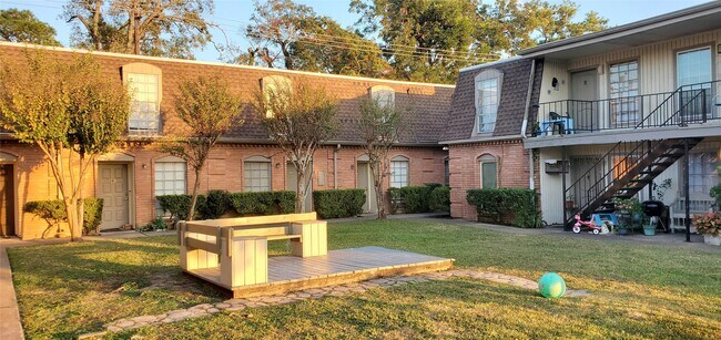 Building Photo - 1220 Shadowdale Dr
