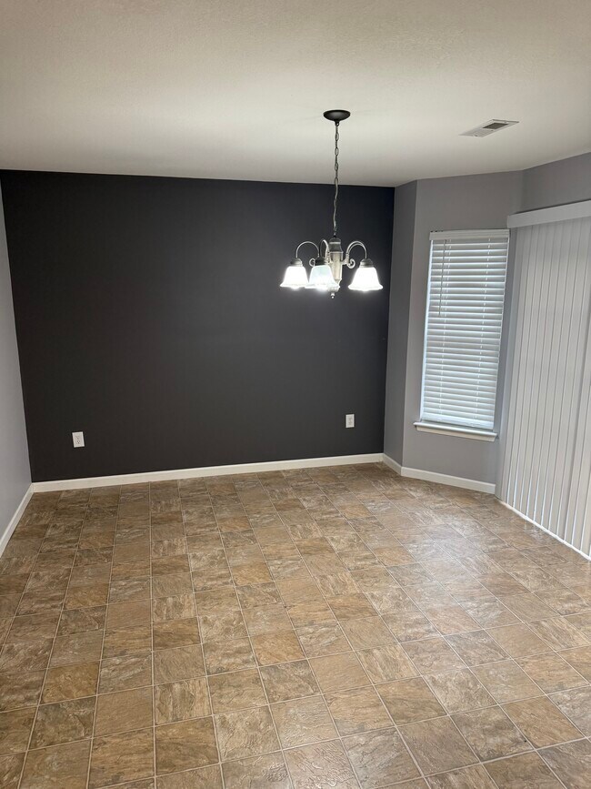 Building Photo - 528 N Hampton Meadows Dr