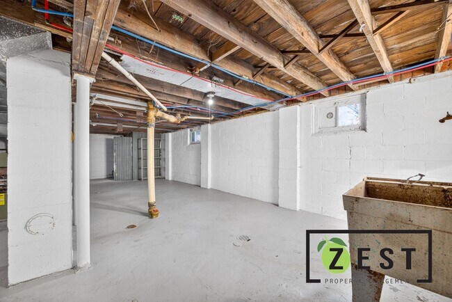 Building Photo - 15494 Bringard Dr