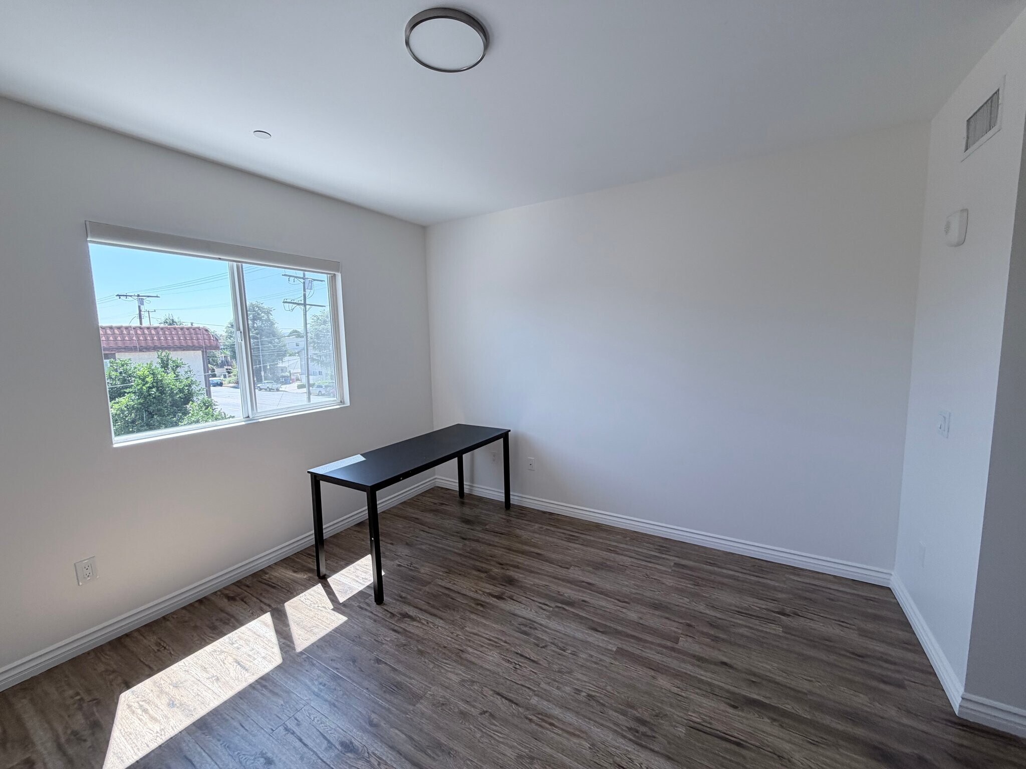 Building Photo - 12405 W Oxnard St